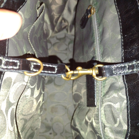 Coach Vintage Black Patent Leather Ladies Bag - Picture 8 of 11